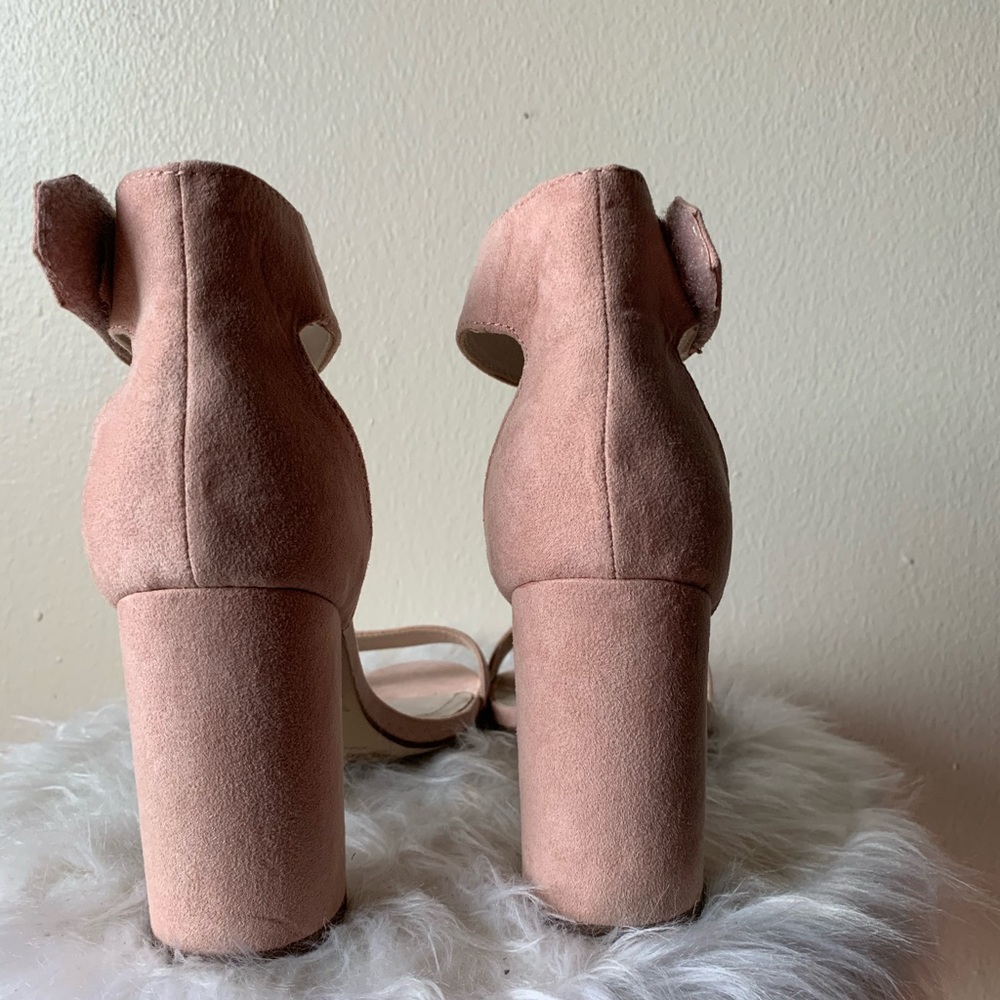 Women’s Heels - Picture 4 of 9